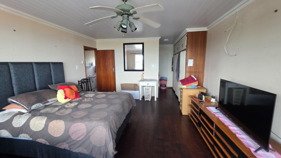 6 Bedroom Property for Sale in Dana Bay Western Cape